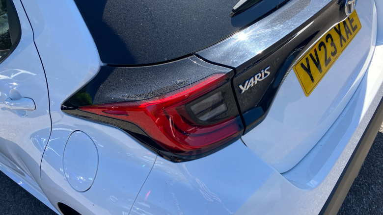 Toyota Yaris 1.5 Hybrid Design 5dr CVT Hybrid Hatchback